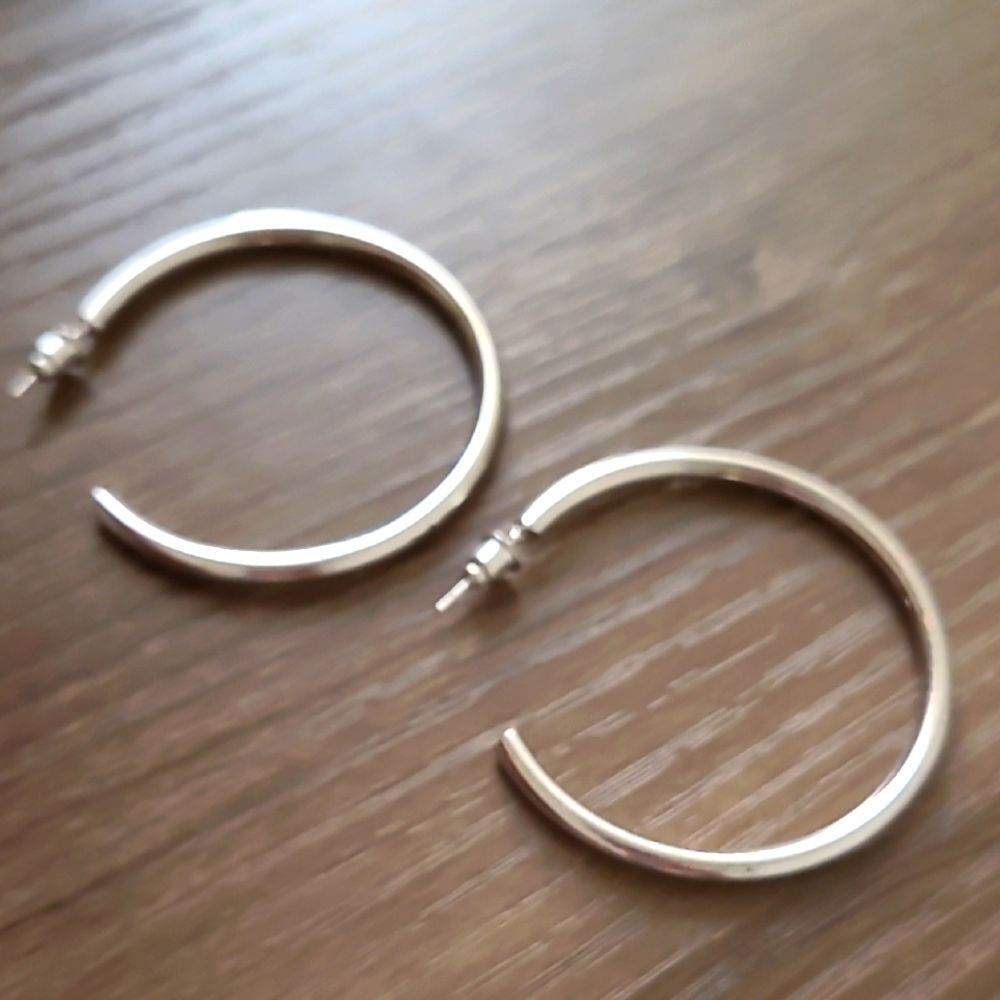 ♡♡♡ Elegant Basics Silver Alloy Hoop Earrings 1.5"